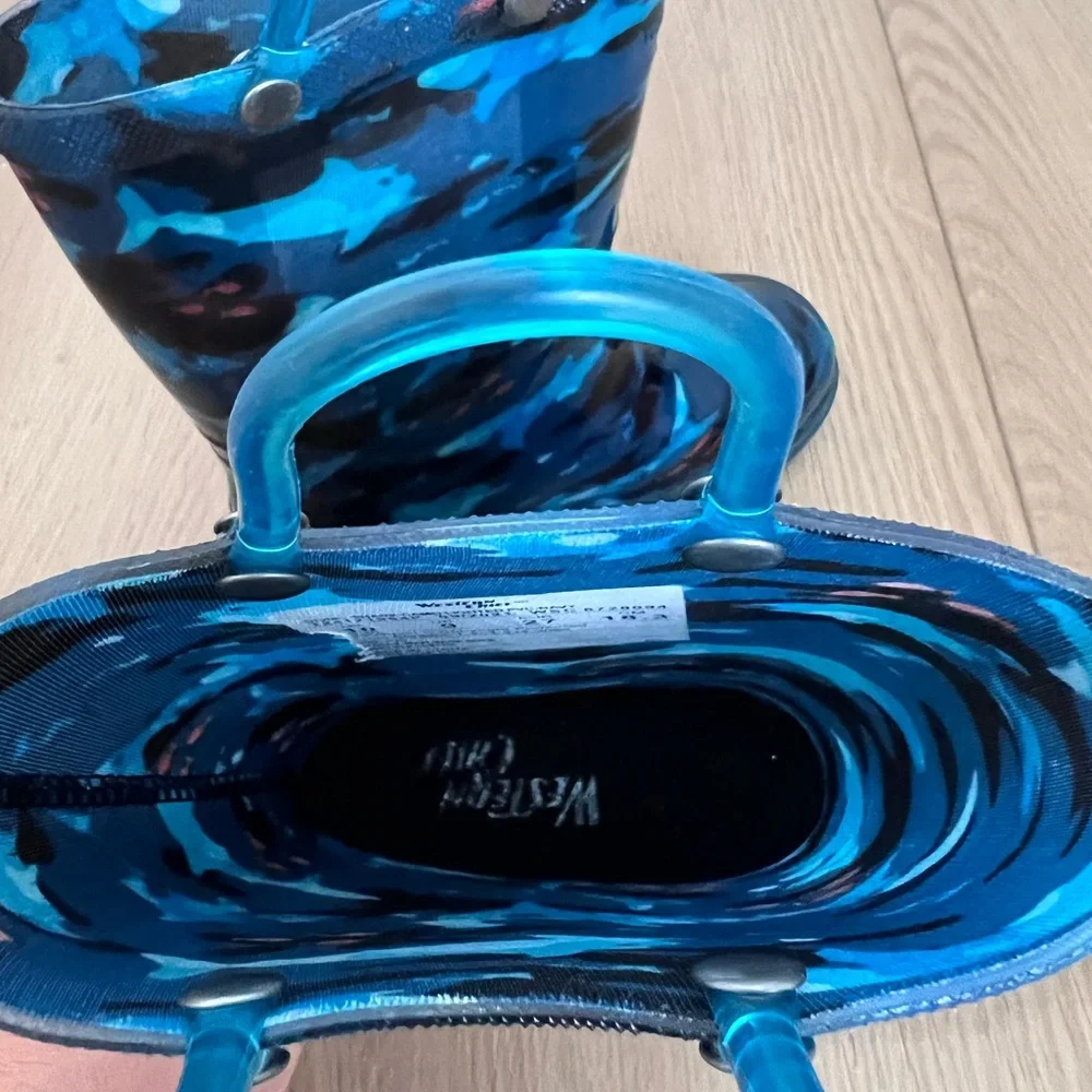 Kids Blue Camo Rain Boots with Easy-Grab Handles